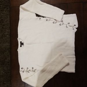 🌺Forever 21 Cream Contemporary Sweater